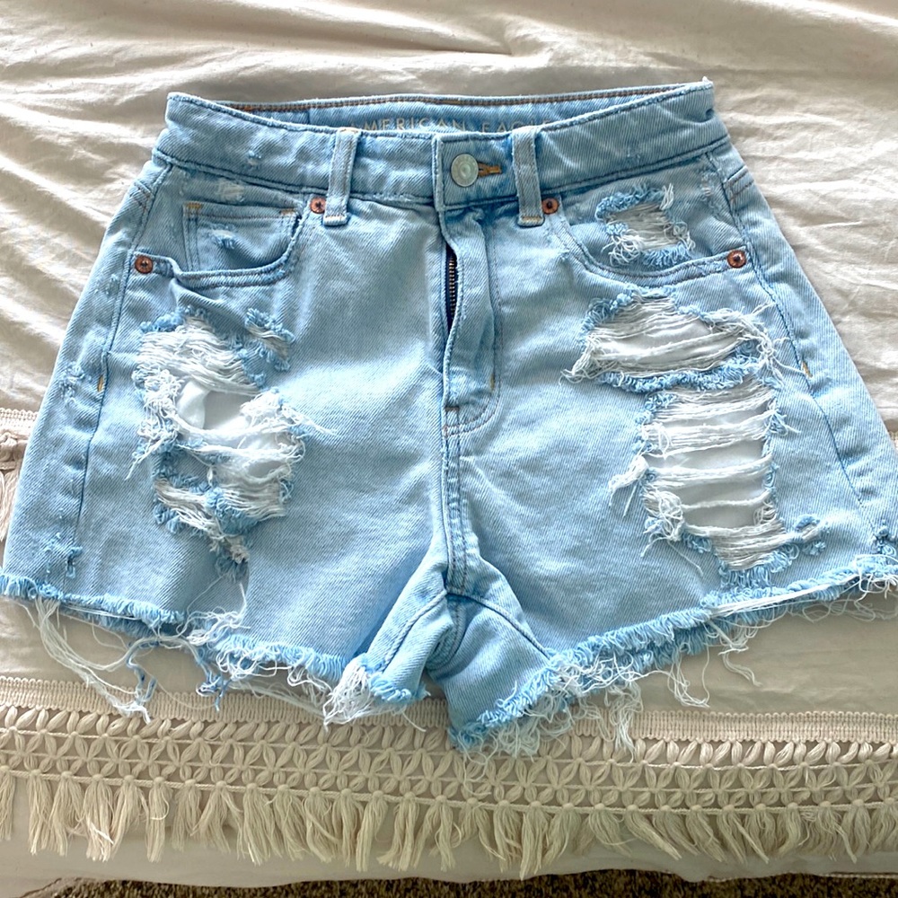 NWOT American eagle light wash denim shorts.